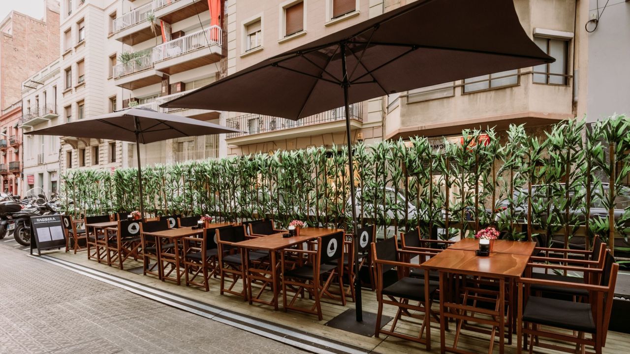 Commercial property in Barcelona, Spain, 360 m² - picture 1