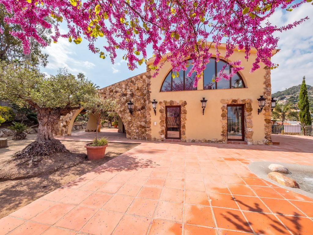 Casa en la Costa Brava, España, 408 m² - imagen 1