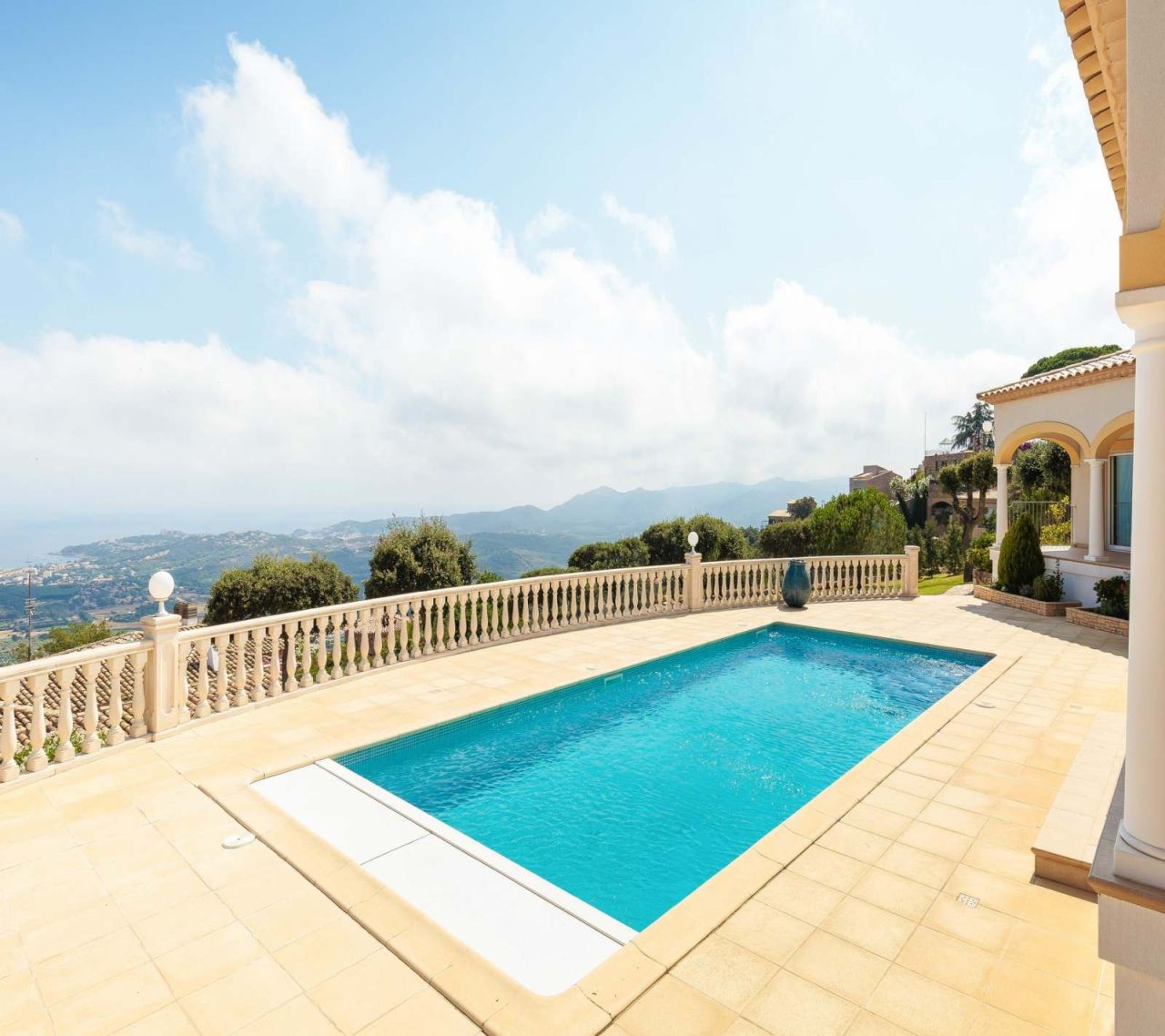 House on Costa Brava, Spain, 717 m² - picture 1