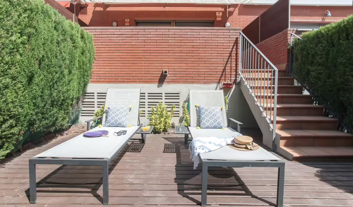 Townhouse in Barcelona, Spain, 280 m² - picture 1