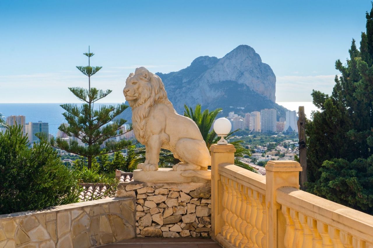 Casa en la Costa Blanca, España, 636 m² - imagen 1