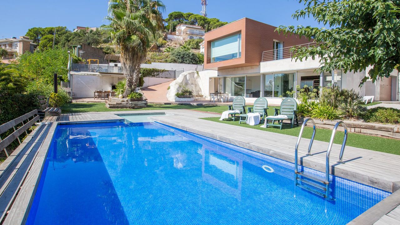 Haus in Costa Brava, Spanien, 385 m² - Foto 1
