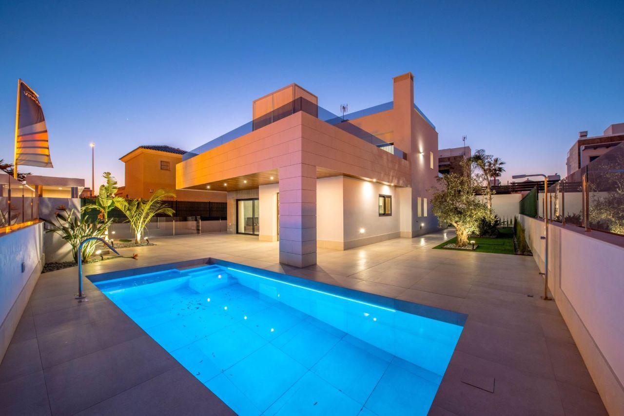 Haus in Costa Blanca, Spanien, 184 m² - Foto 1