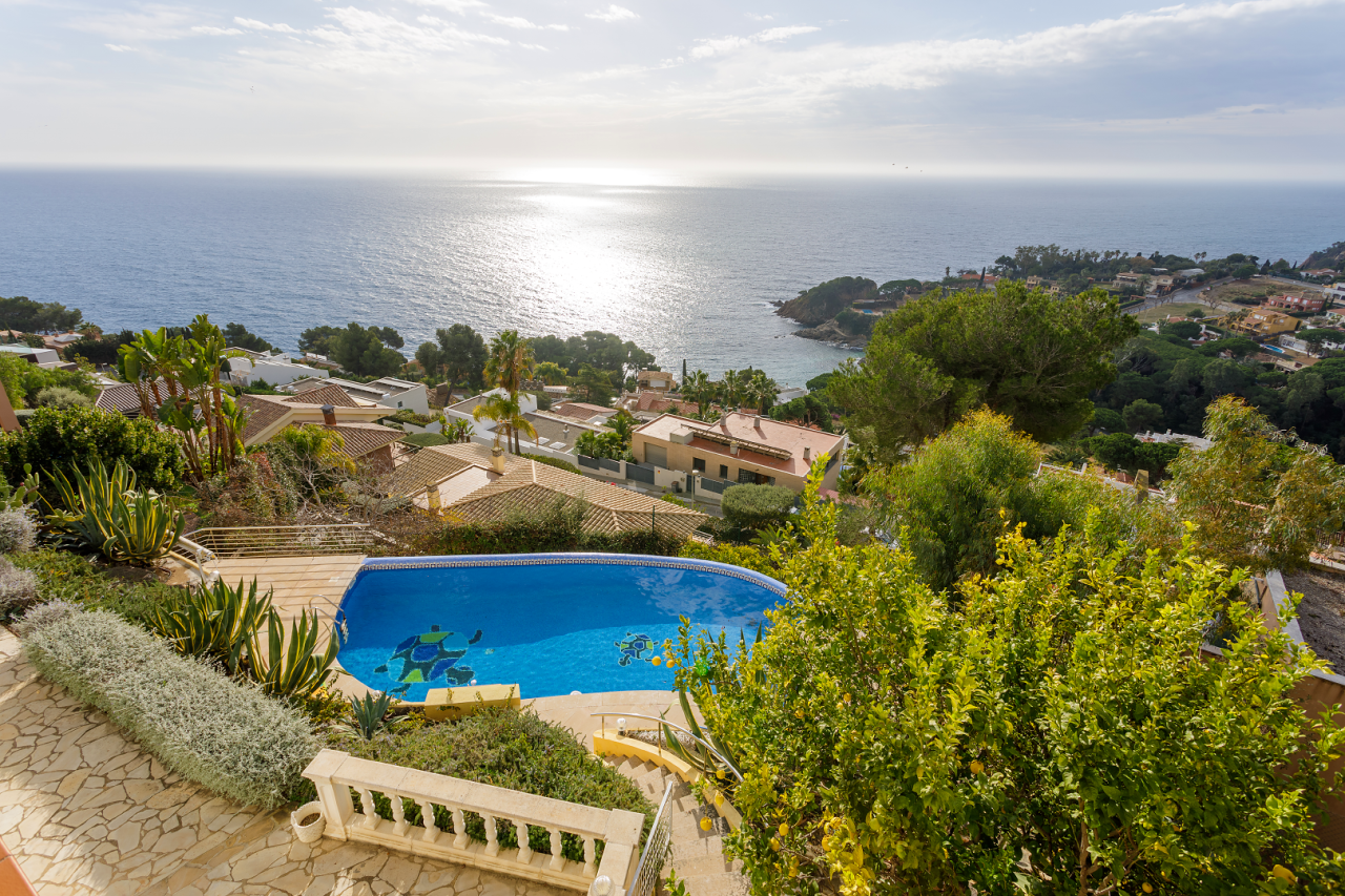 Haus in Costa Brava, Spanien, 299 m² - Foto 1