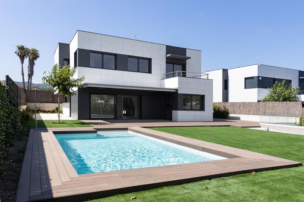 Maison sur la Costa del Maresme, Espagne, 474 m² - image 1