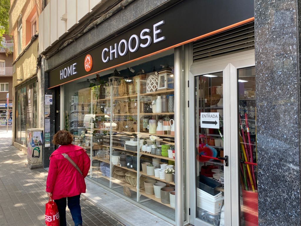 Commercial property in Barcelona, Spain, 635 m² - picture 1
