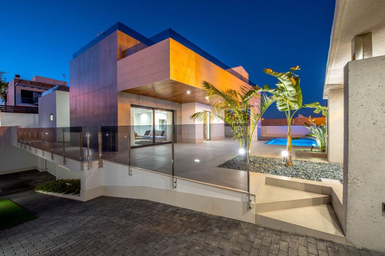Haus in Costa Blanca, Spanien, 177 m² - Foto 1