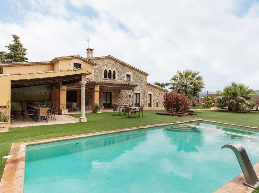 Casa en la Costa Brava, España, 596 m² - imagen 1