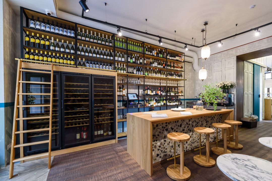 Commercial property in Barcelona, Spain, 156 m² - picture 1