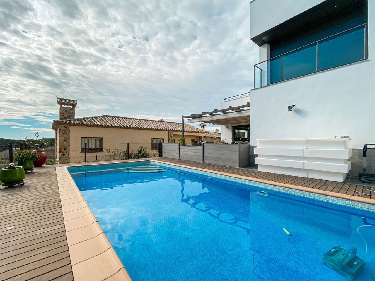 Haus in Costa Brava, Spanien, 333 m² - Foto 1