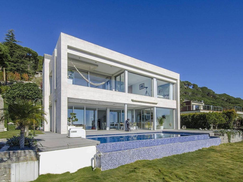 Maison sur la Costa del Maresme, Espagne, 358 m² - image 1