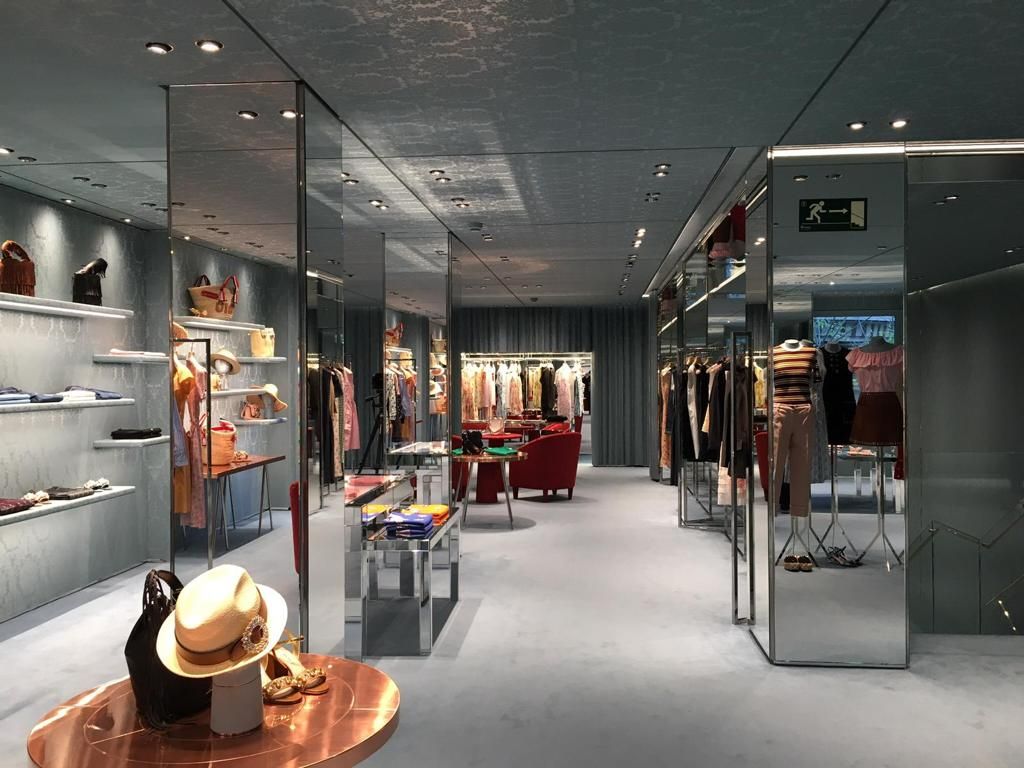 Commercial property in Barcelona, Spain, 338 m² - picture 1
