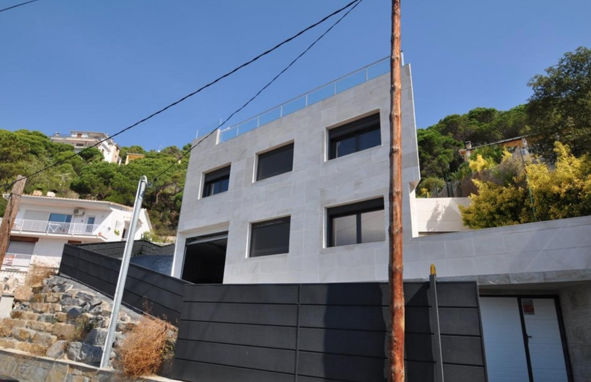 Maison sur la Costa Brava, Espagne, 584 m² - image 1