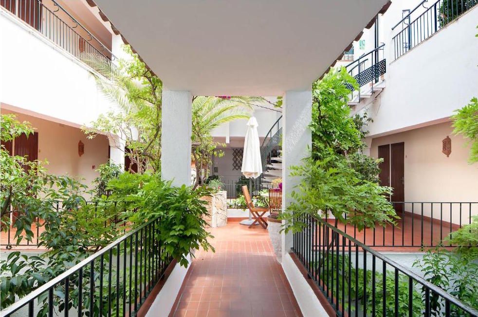 Gewerbeimmobilien in Costa Brava, Spanien, 3 100 m² - Foto 1