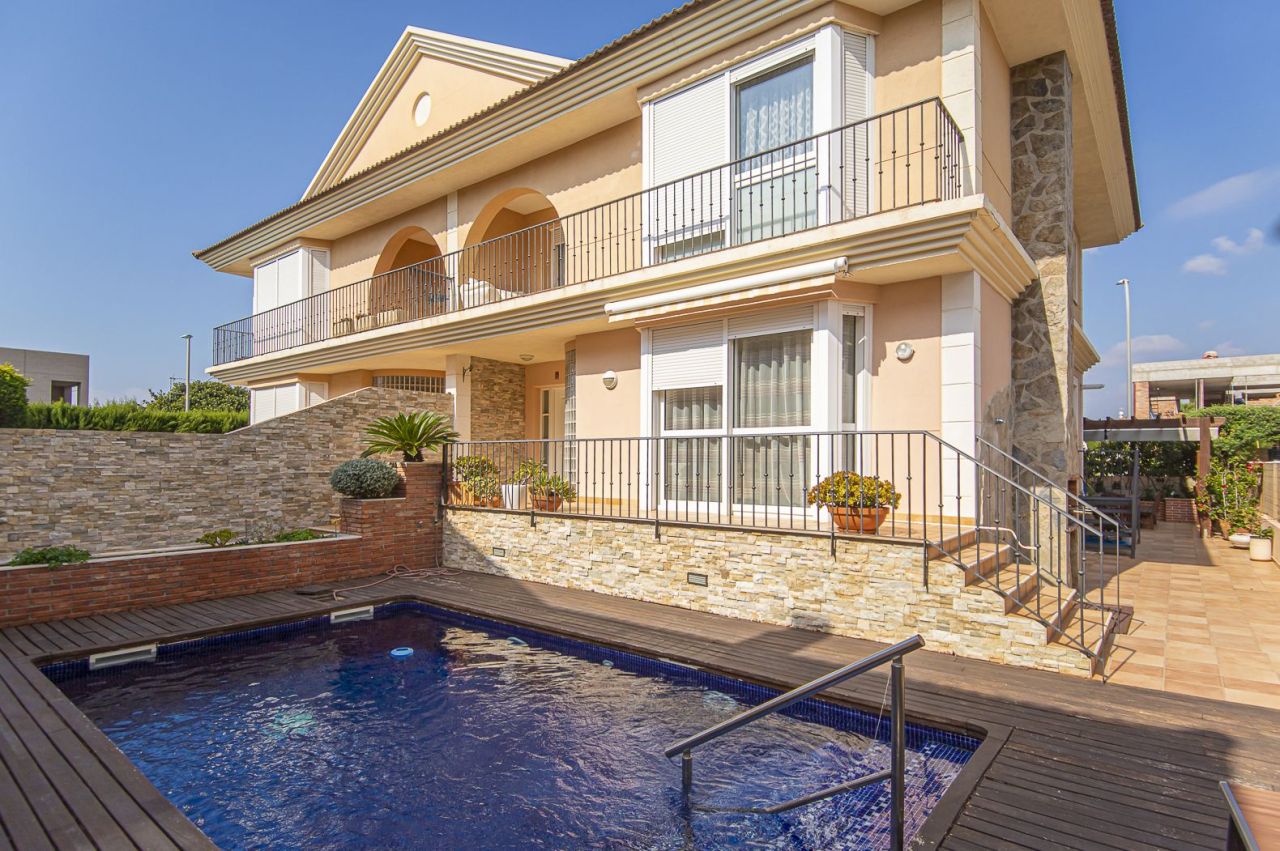 Stadthaus in Costa Daurada, Spanien, 240 m² - Foto 1