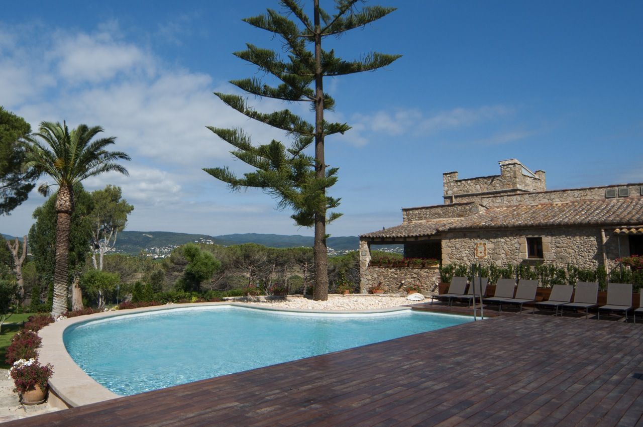 Gewerbeimmobilien in Costa Brava, Spanien, 3 700 m² - Foto 1