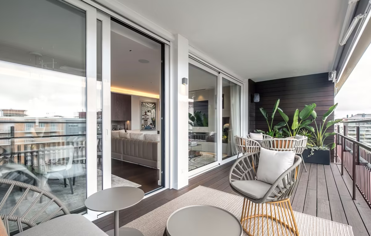 Flat in Barcelona, Spain, 140 m² - picture 1