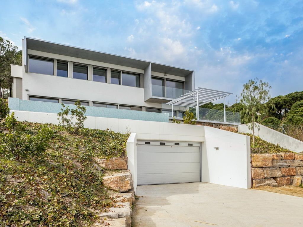 Maison sur la Costa del Maresme, Espagne, 625 m² - image 1