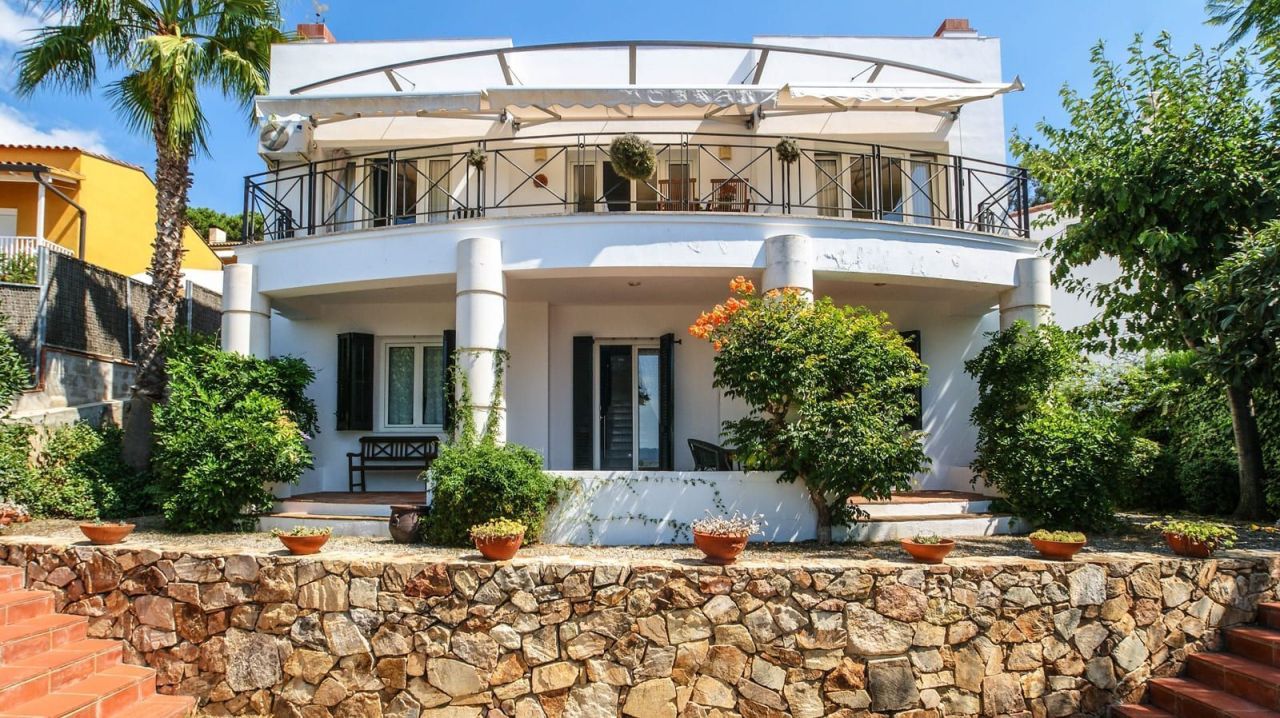 Casa en la Costa Brava, España, 462 m² - imagen 1