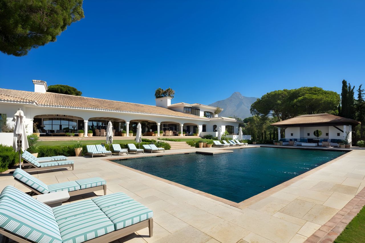 House on Costa del Sol, Spain, 2 000 m² - picture 1