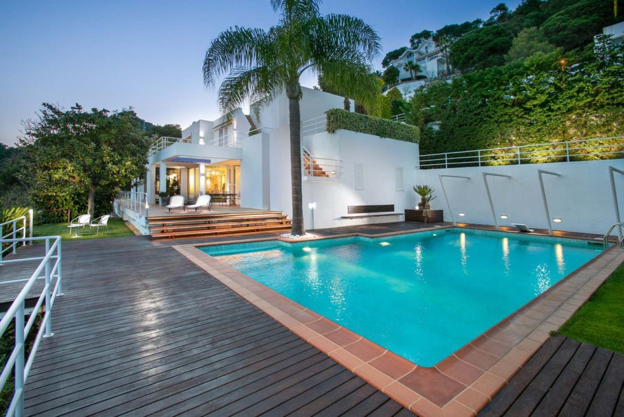 Haus in Costa Brava, Spanien, 680 m² - Foto 1