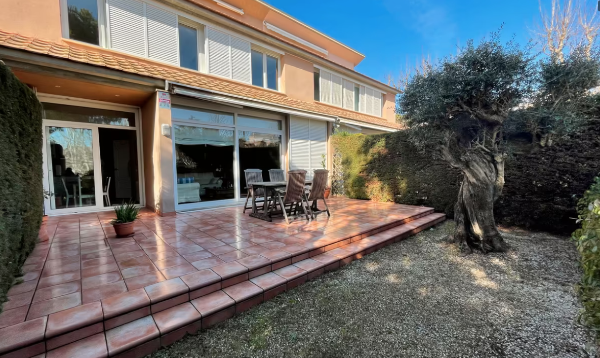 Maison urbaine sur la Costa del Maresme, Espagne, 355 m² - image 1