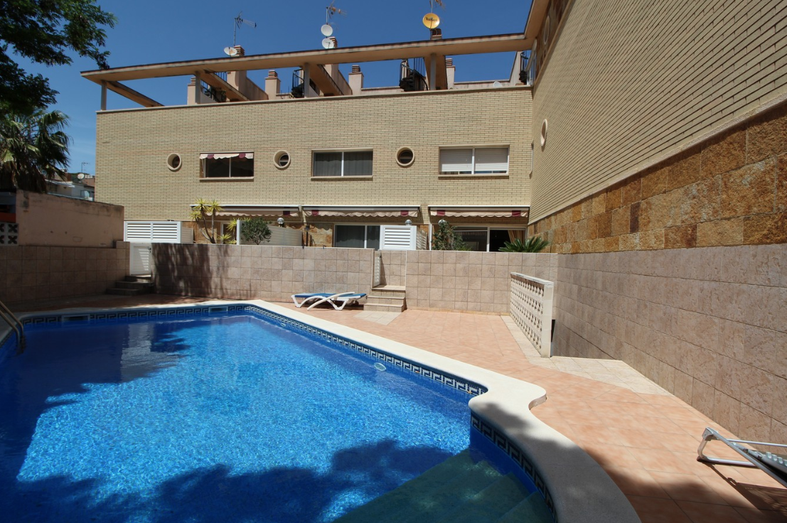 Maison urbaine à la Costa del Garraf, Espagne, 182 m² - image 1