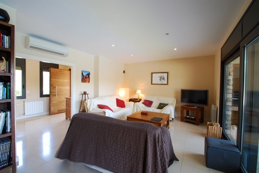 Haus in Costa Brava, Spanien, 240 m² - Foto 1