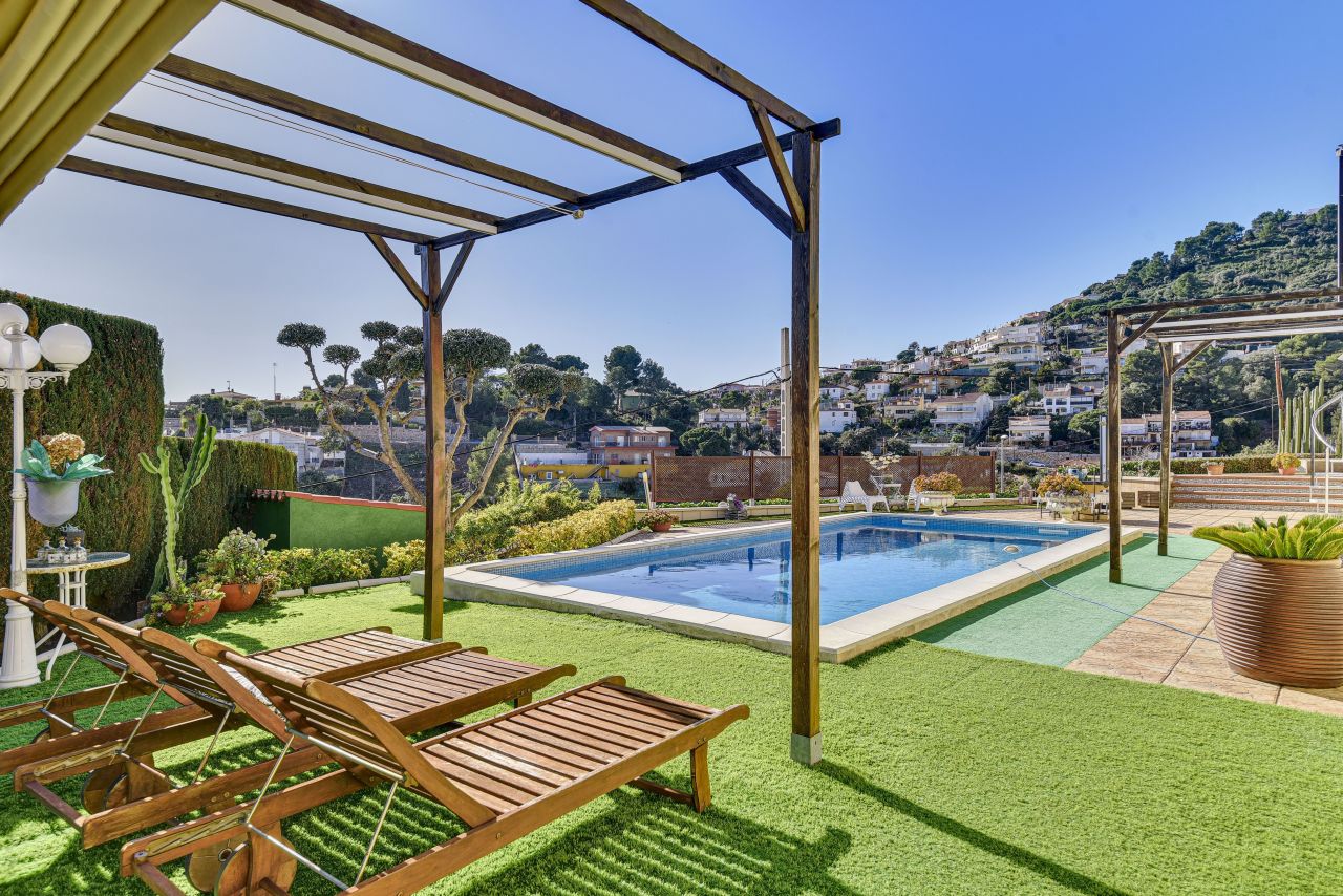 Maison sur la Costa del Maresme, Espagne, 295 m² - image 1
