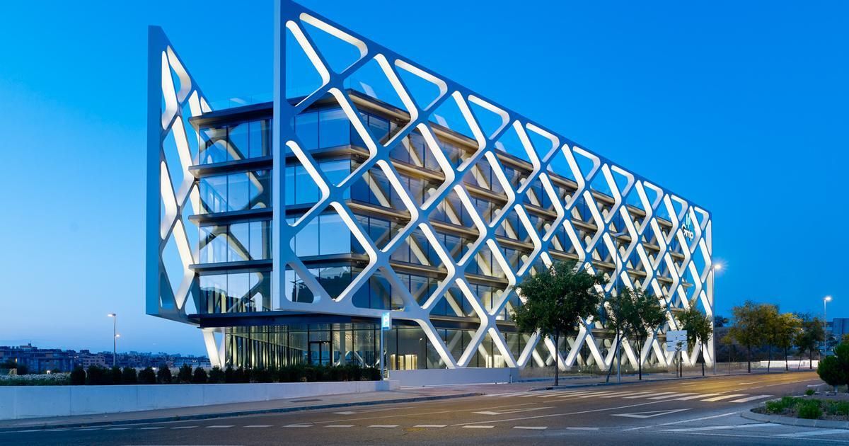 Commercial property in Barcelona, Spain, 2 205 m² - picture 2