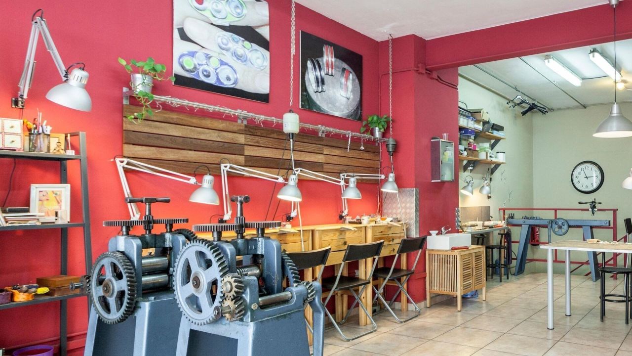 Commercial property in Barcelona, Spain, 100 m² - picture 2