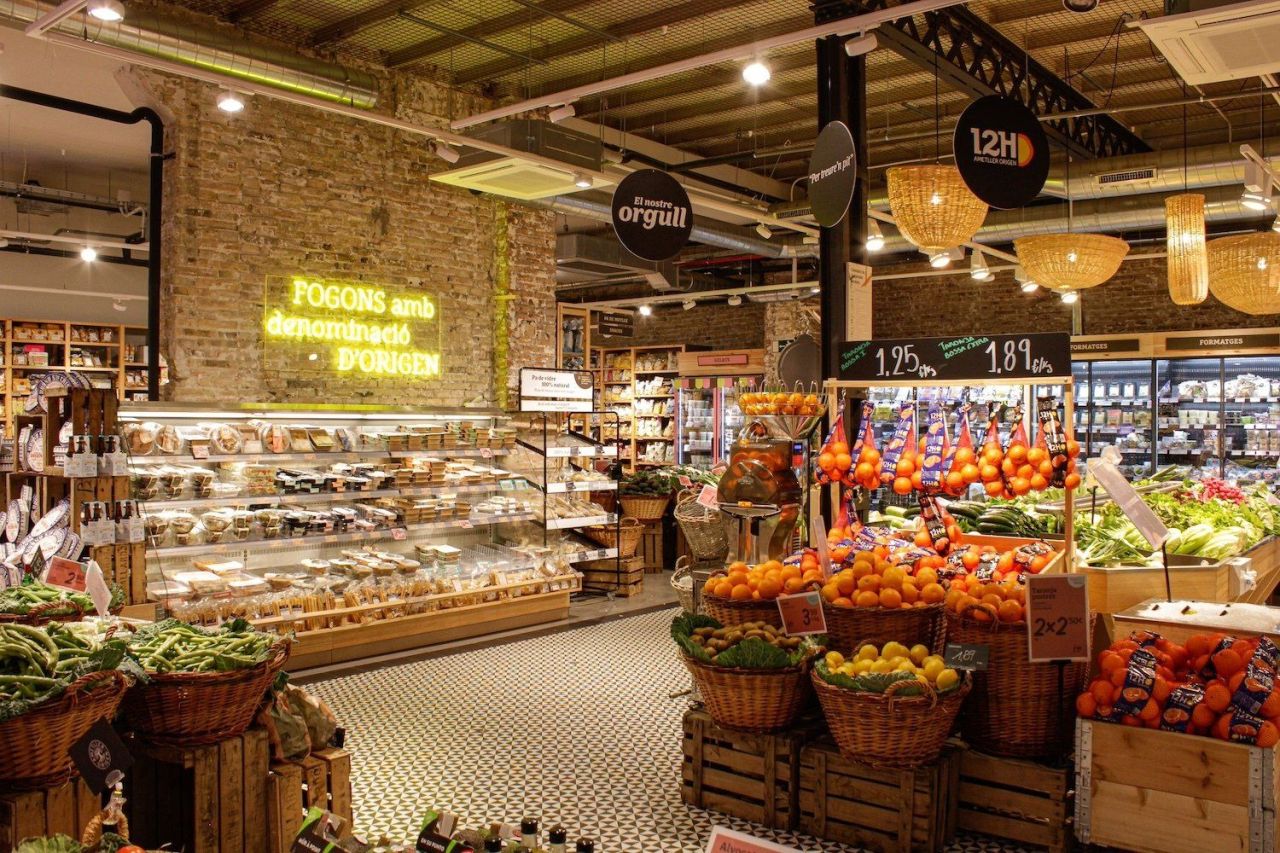 Commercial property in Barcelona, Spain, 422 m² - picture 2