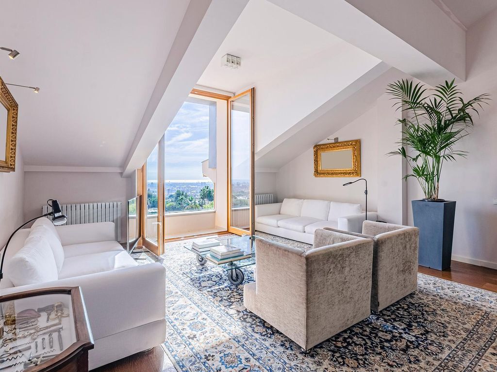 Flat in Barcelona, Spain, 202 m² - picture 2