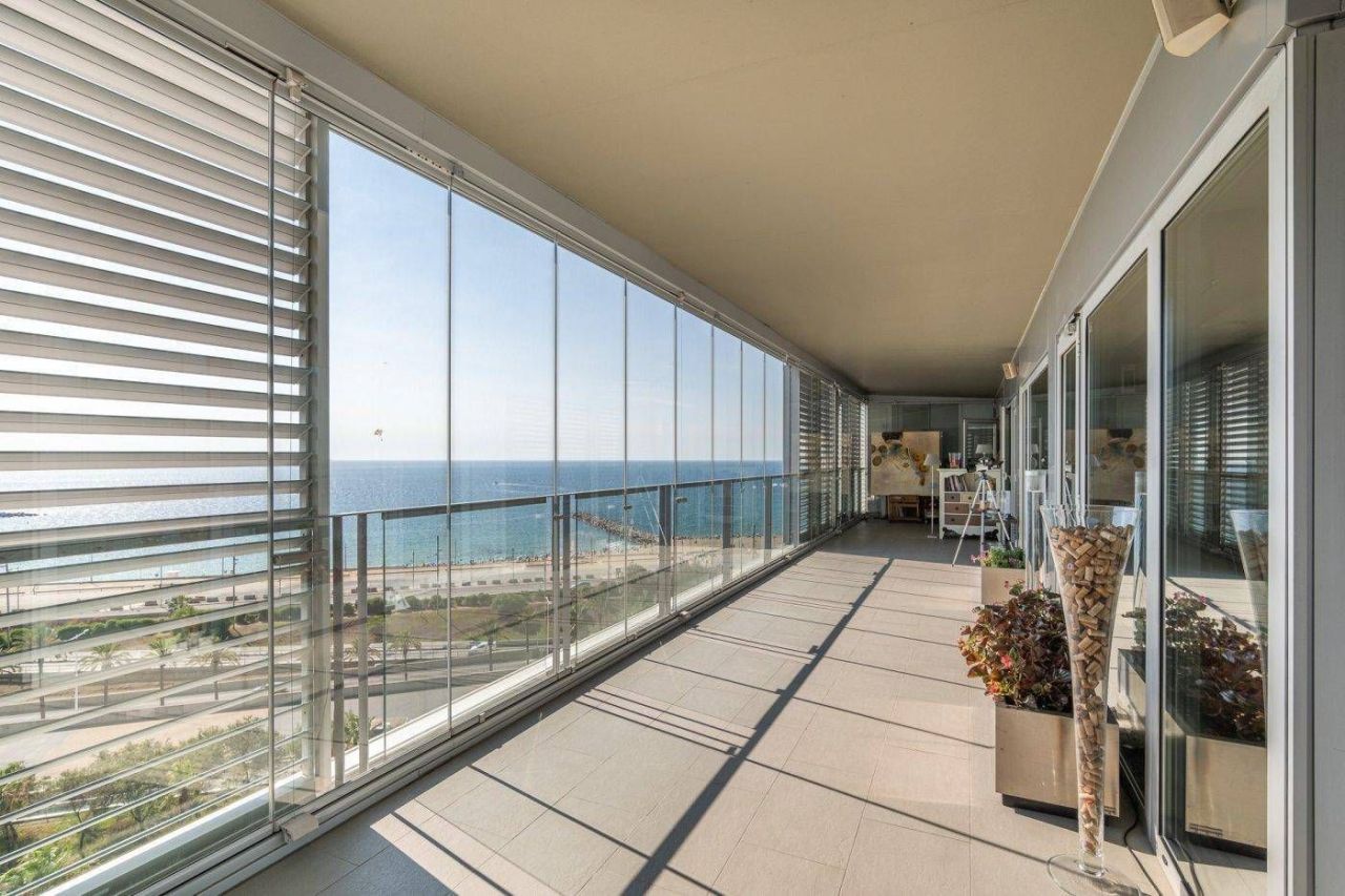 Piso en Barcelona, España, 201 m² - imagen 2