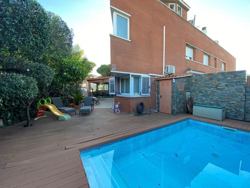 Townhouse in Barcelona, Spain, 236 m² - picture 2