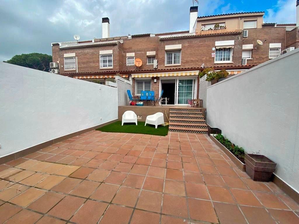 Casa adosada en Barcelona, España, 163 m² - imagen 3