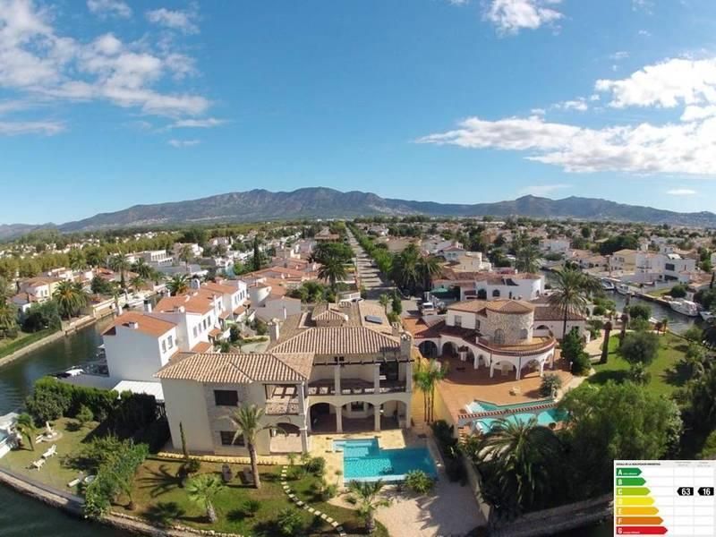 Casa en la Costa Brava, España, 546 m² - imagen 3