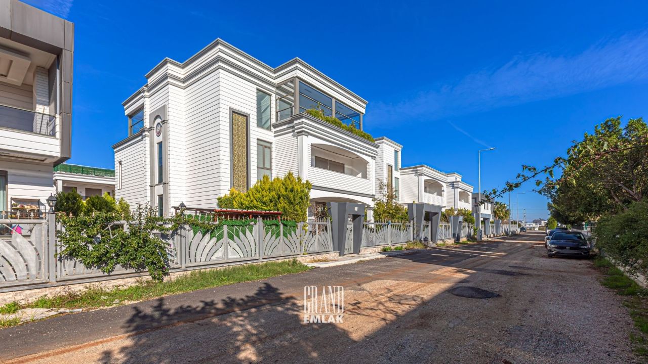 Villa in Antalya, Turkey, 900 m² - picture 1