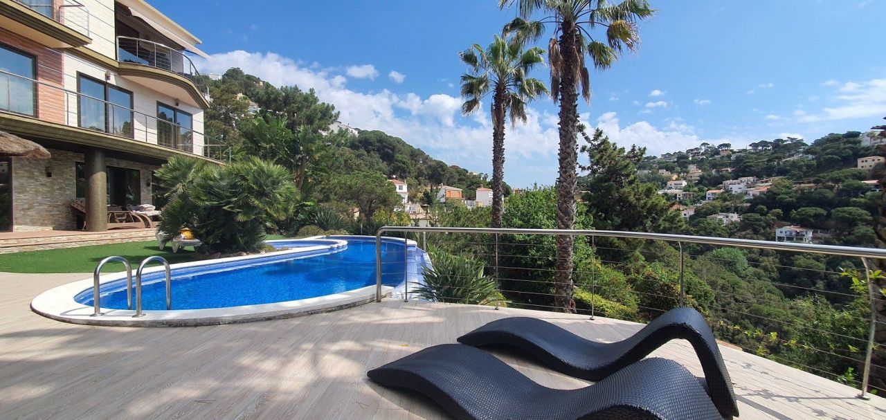 Casa en la Costa Brava, España, 360 m² - imagen 3