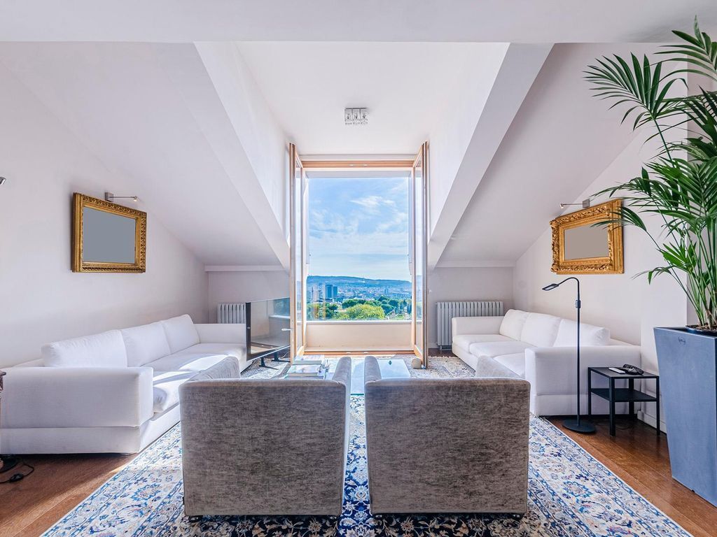 Flat in Barcelona, Spain, 202 m² - picture 3