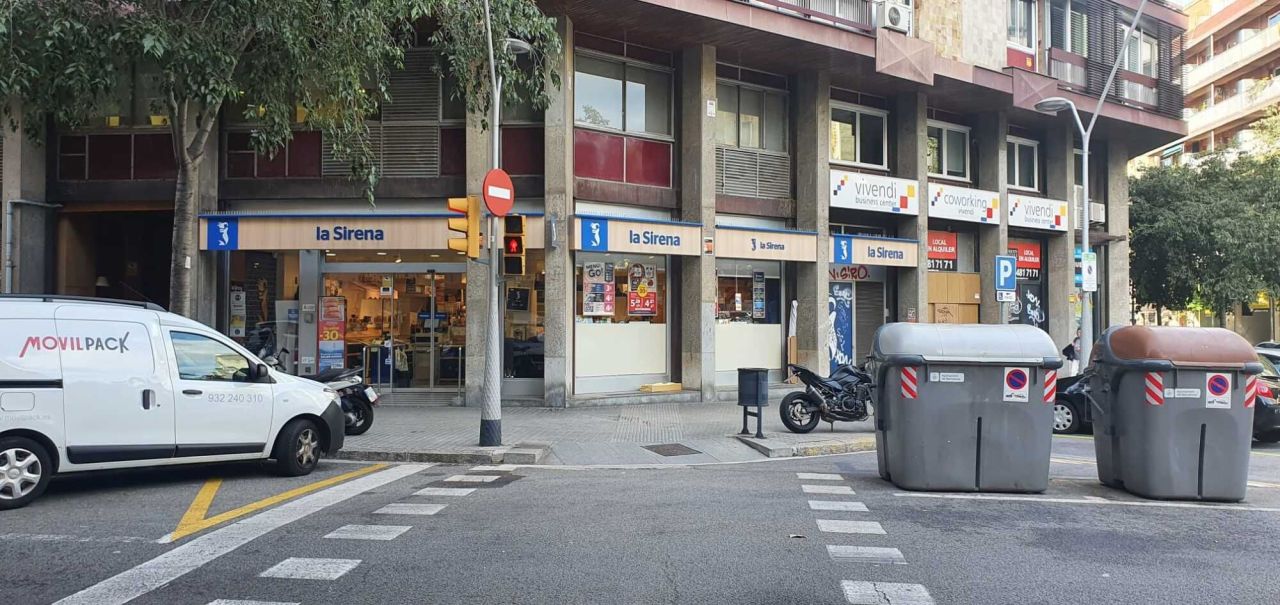 Commercial property in Barcelona, Spain, 195 m² - picture 4