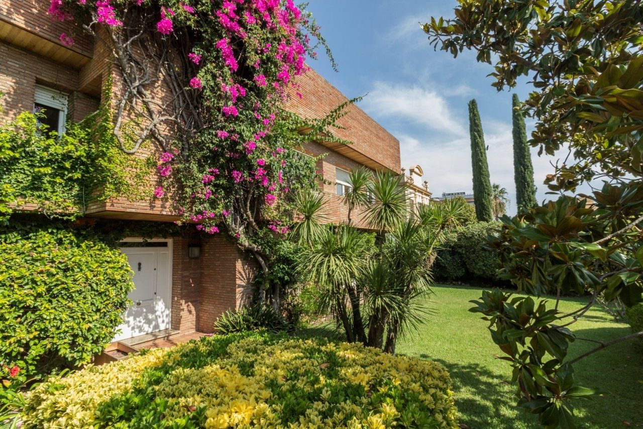 Casa en Barcelona, España, 706 m² - imagen 4