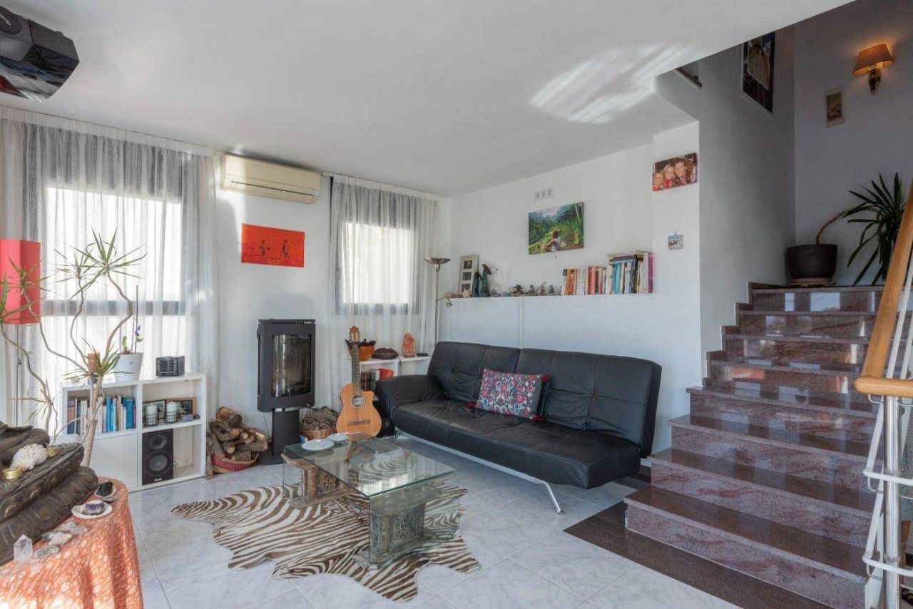 Maison à la Costa del Garraf, Espagne, 308 m² - image 4