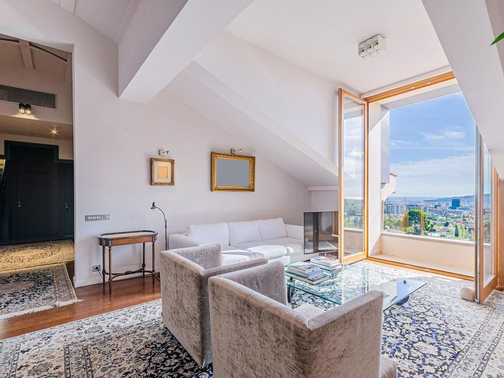 Flat in Barcelona, Spain, 202 m² - picture 4