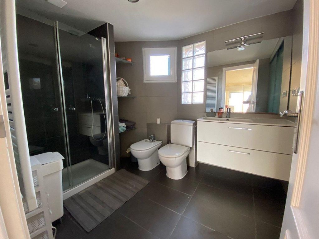 Townhouse in Barcelona, Spain, 236 m² - picture 4