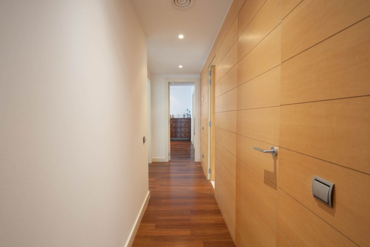 Flat in Barcelona, Spain, 170 m² - picture 6