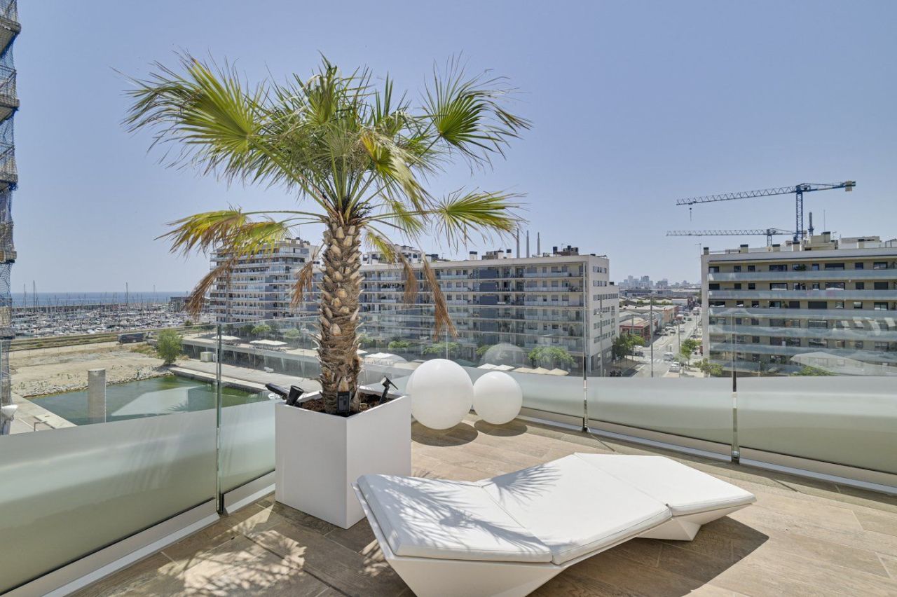 Flat in Barcelona, Spain, 222 m² - picture 6