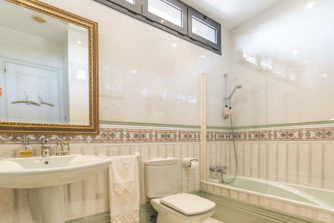 House in Barcelona, Spain, 496 m² - picture 6