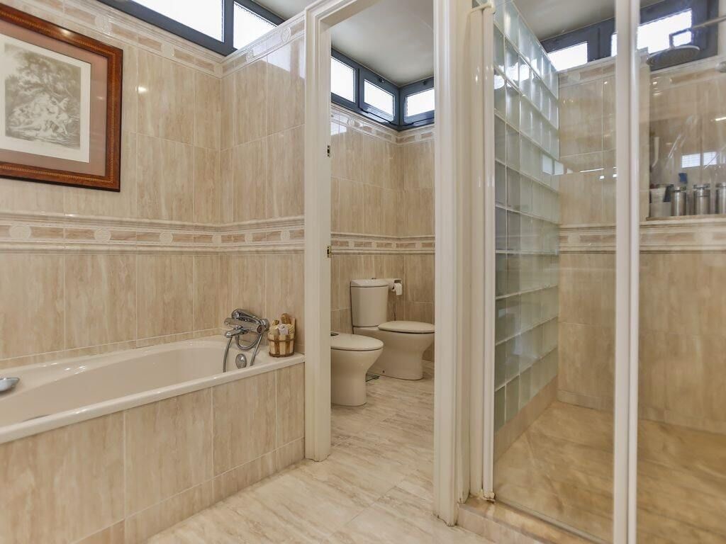 House in Barcelona, Spain, 496 m² - picture 7