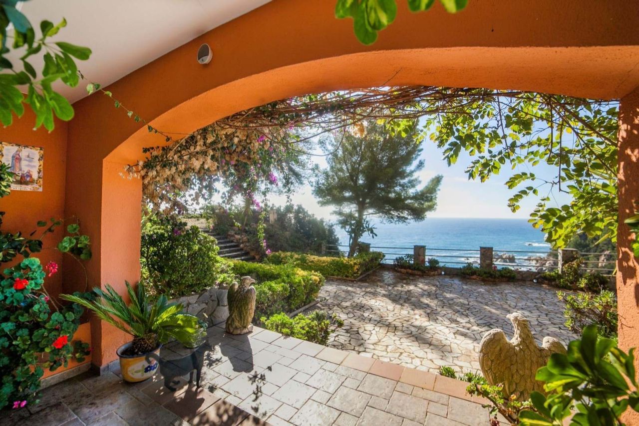 Casa en la Costa Brava, España, 420 m² - imagen 7